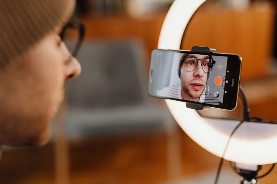 Cómo iluminar una videollamada con una sola luz